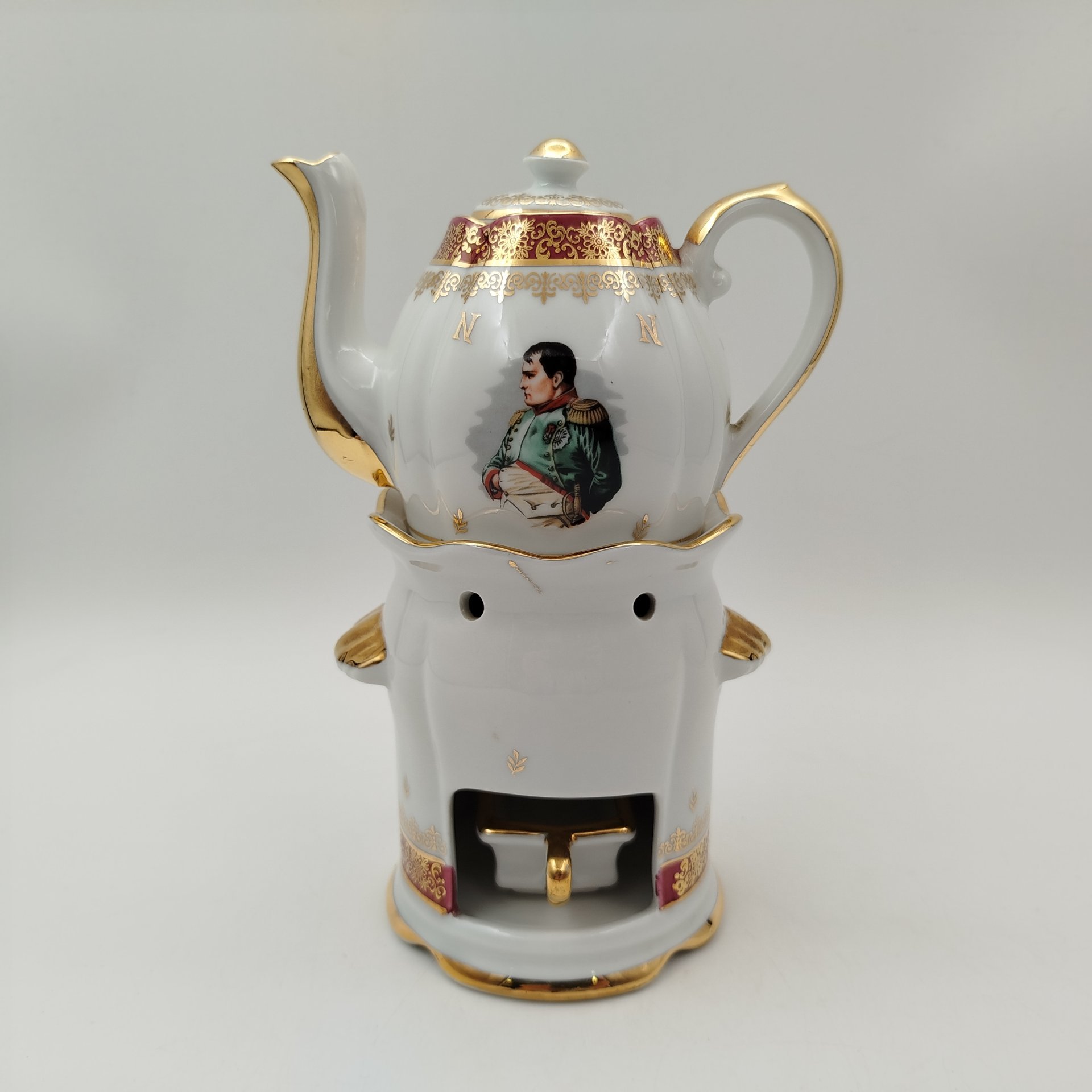 Тизаньер, украшенный изображением Наполеона Бонапарта, Porcelaine de luxe, фарфор, деколь, золочение, Франция, 1970-1990 гг.