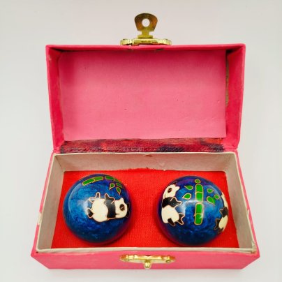 Шары звенящие для медитации, массажа Баодин (Баодинг), украшенные изображением панд, металл, картон, текстиль, Китай, 1980-2000 гг.