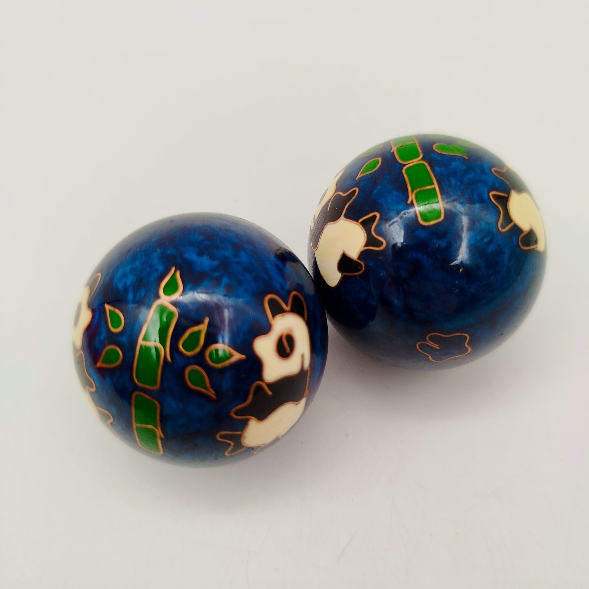 Шары звенящие для медитации, массажа Баодин (Баодинг), украшенные изображением панд, металл, картон, текстиль, Китай, 1980-2000 гг.