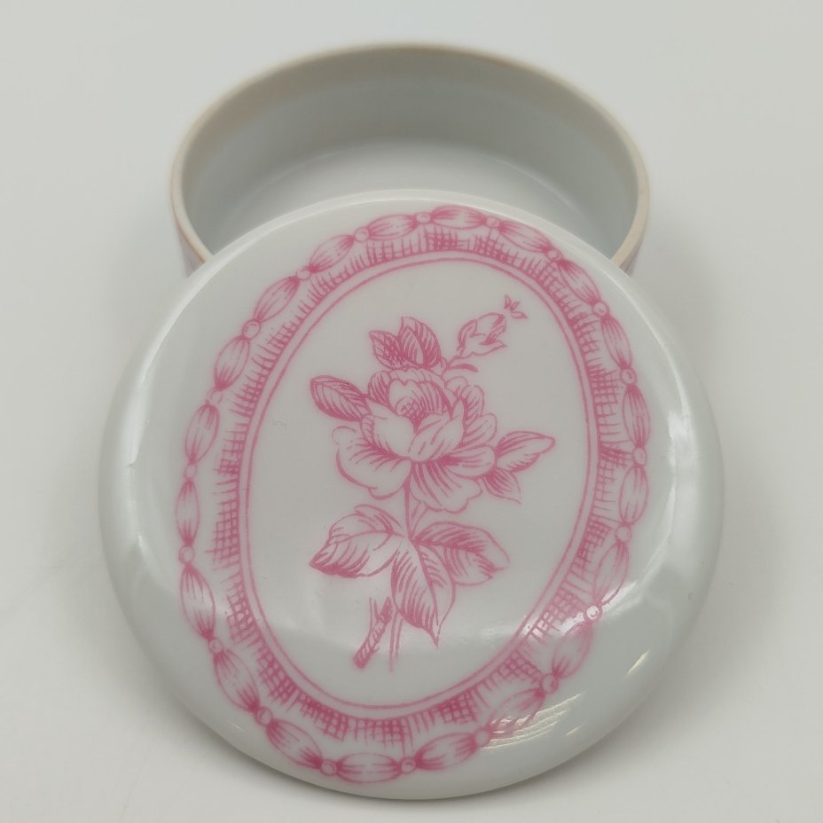 Миниатюрная шкатулка круглой формы, украшенная изображением розы, Porcelaine de Paris
