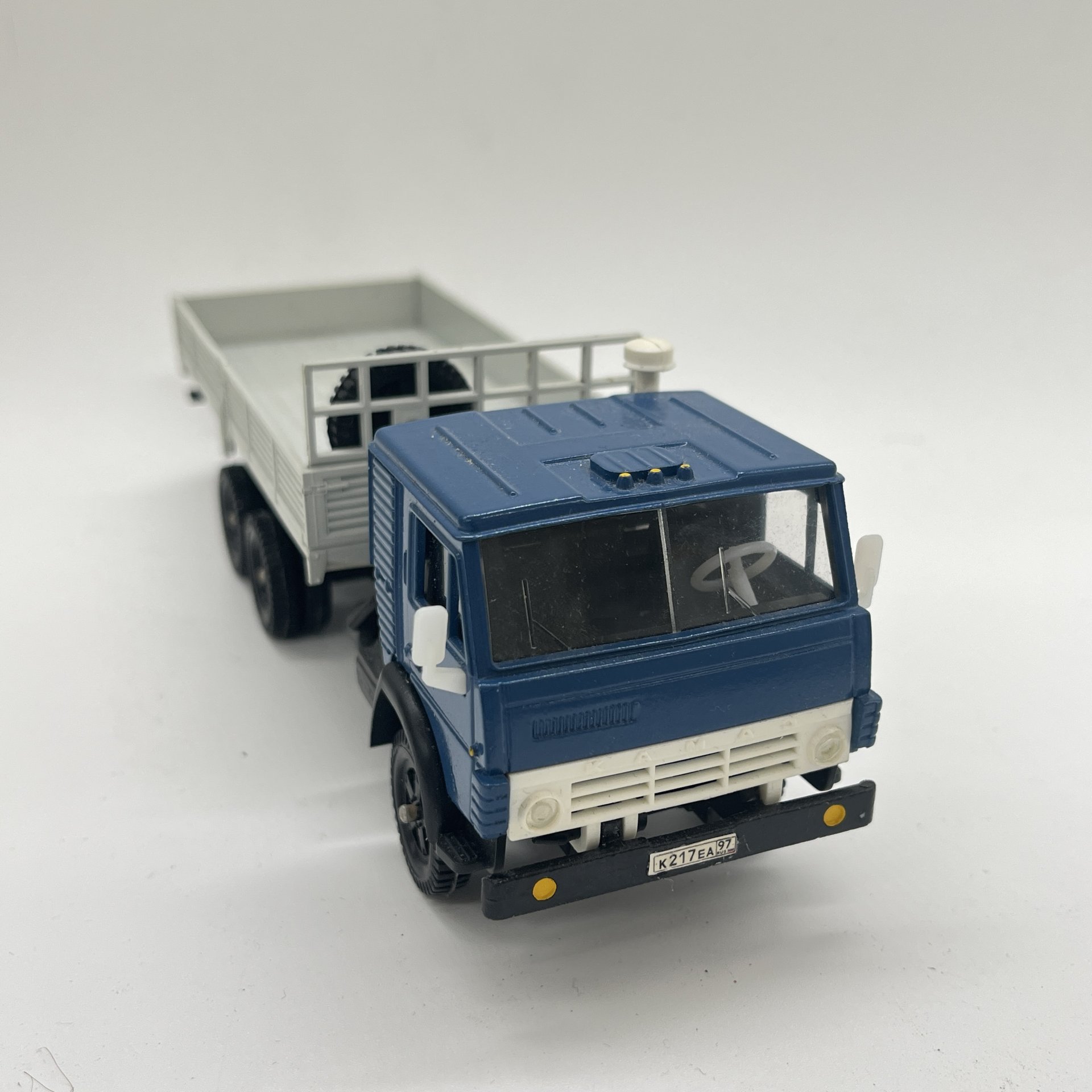 Модель автомобиля "КАМАЗ 5320"