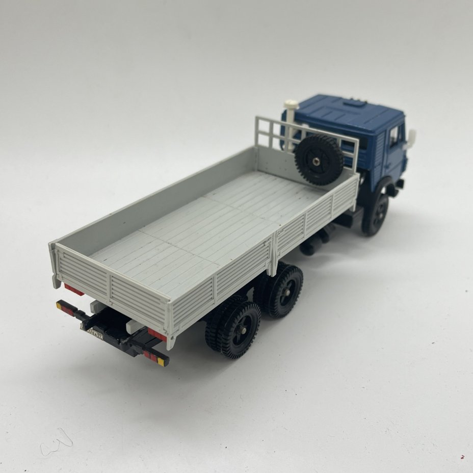 Модель автомобиля "КАМАЗ 5320"