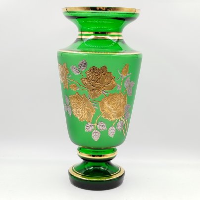 Ваза зеленого оттенка, украшенная цветочным декором, Bohemia Crystal (Bohemia Glass)