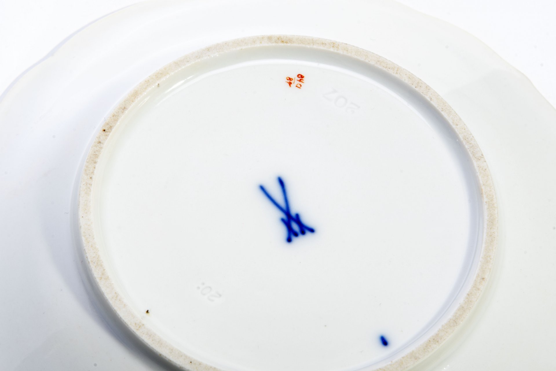 Блюдце с цветочным декором, фарфор, роспись, золочение, Meissen porcelain manufactory (Мейсен), Германия, 1956 г., Meissen (Мейсенский фарфор)