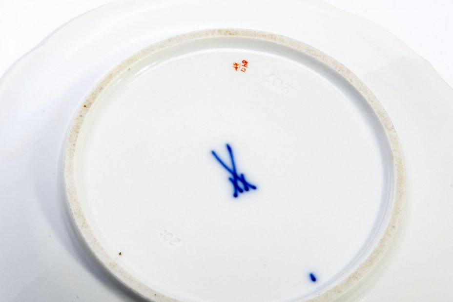 Блюдце с цветочным декором, фарфор, роспись, золочение, Meissen porcelain manufactory (Мейсен), Германия, 1956 г., Meissen (Мейсенский фарфор)