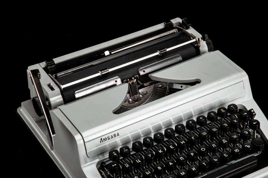 Машинка печатная портативная "Любава" серого цвета, в кофре, Рязанский завод счётно-аналитических машин