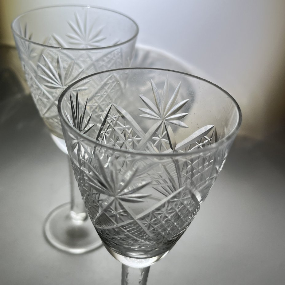 Набор из 4 рюмок с резным геометрическим декором