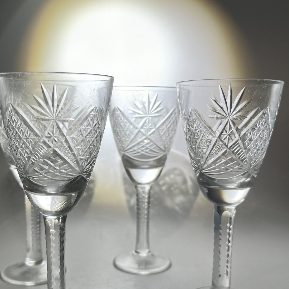 Набор из 4 рюмок с резным геометрическим декором