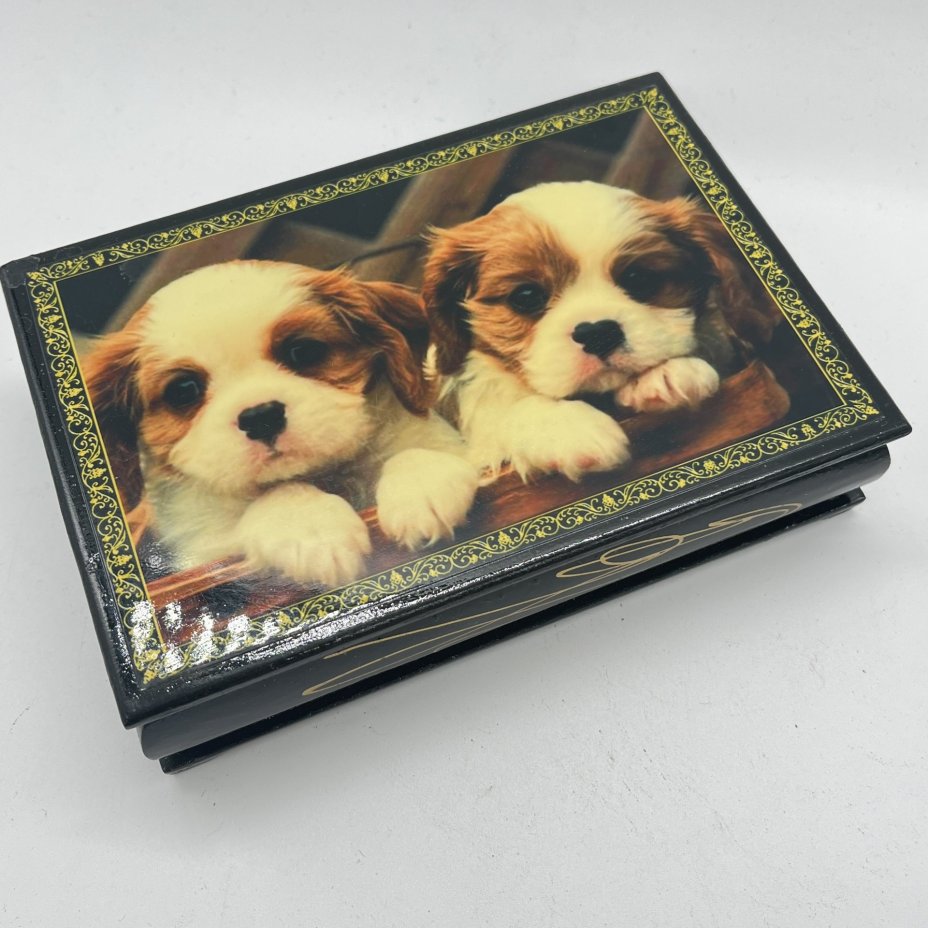 Шкатулка с изображением щенков, папье-маше, деколь, Россия, 2000 г.