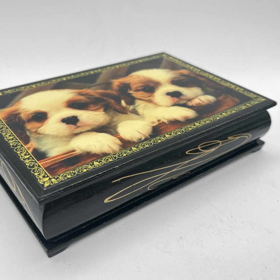 Шкатулка с изображением щенков