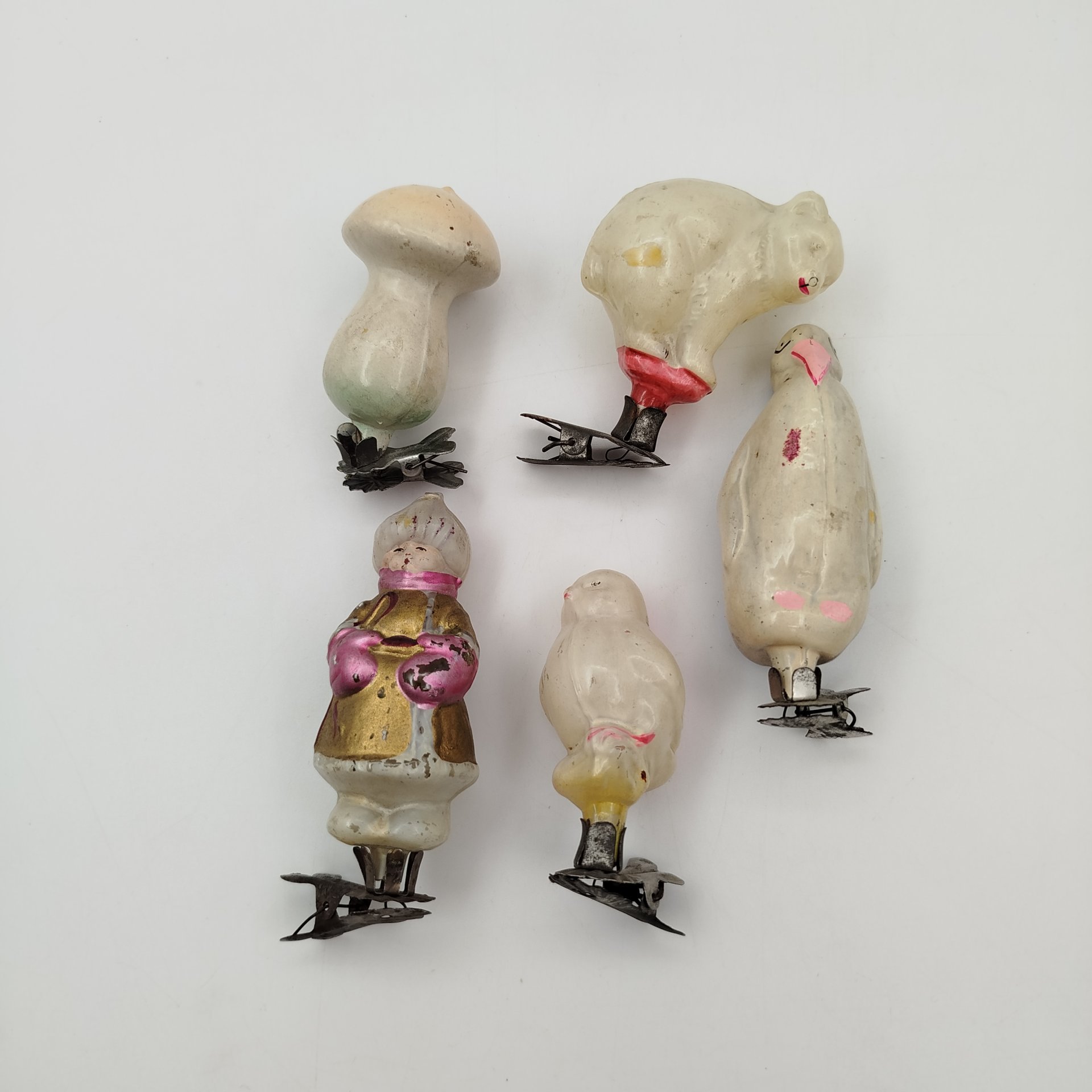 Набор из пяти ёлочных игрушек на прищепках различных форм (в подборе)