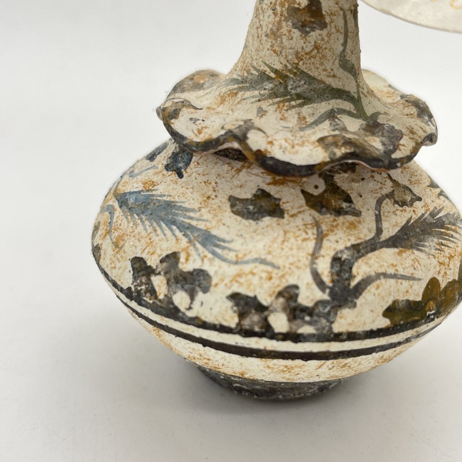 Флакон для парфюма, имитирующий керамику минойского периода, из археологического музея Ираклиона