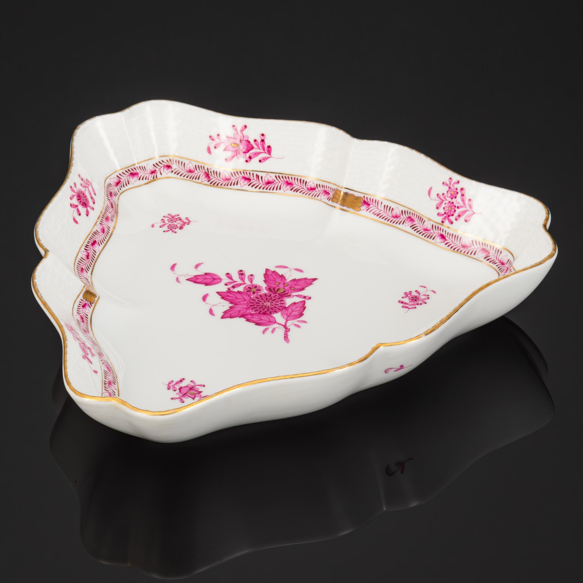 Блюдо сервировочное, выполненное в фирменном дизайне "Chinese Bouquet/Apponyi Purpur", Herend (Херенд)