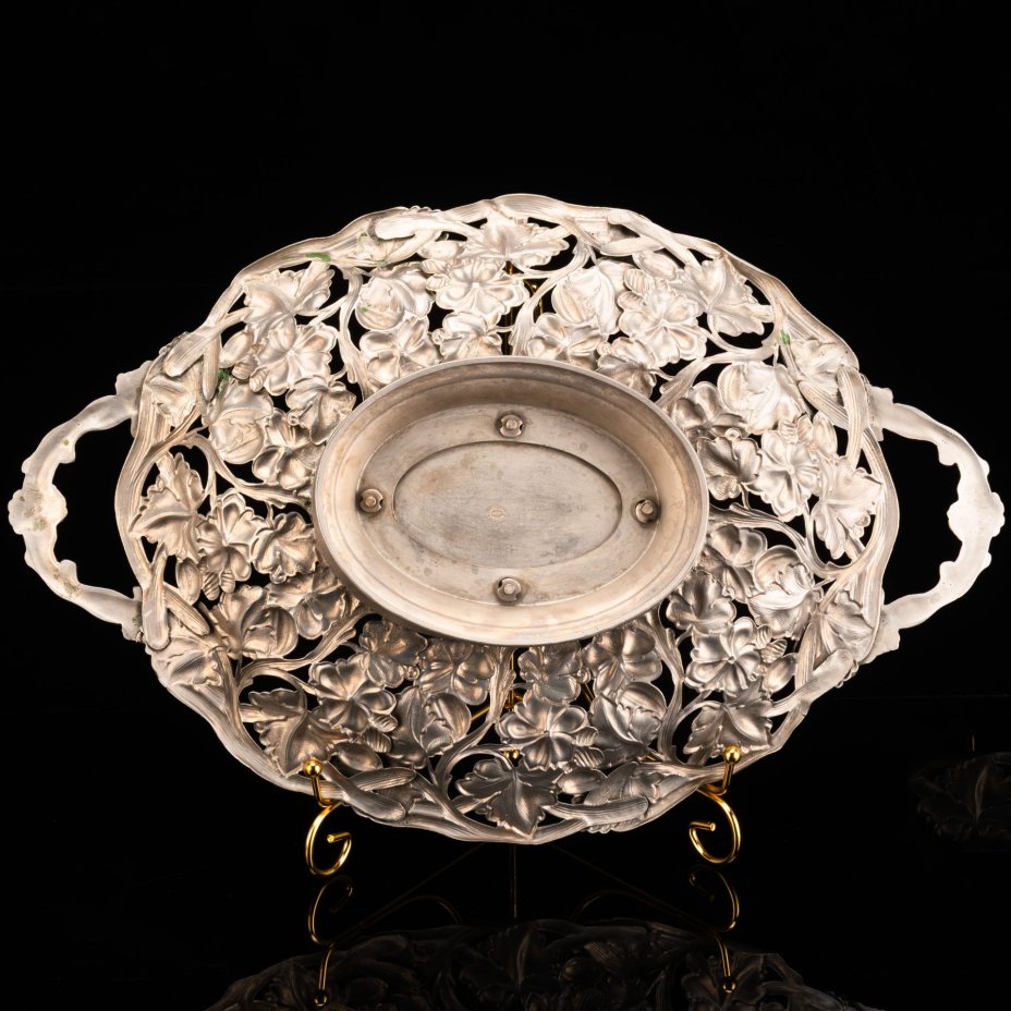 Блюдо (фруктовница, сухарница) с декоративным бортом в виде крыжовника и винограда, латунь, Schiffers & Co. (А.Б. Шифферс и Ко), Российская империя, 1907-1920 гг.