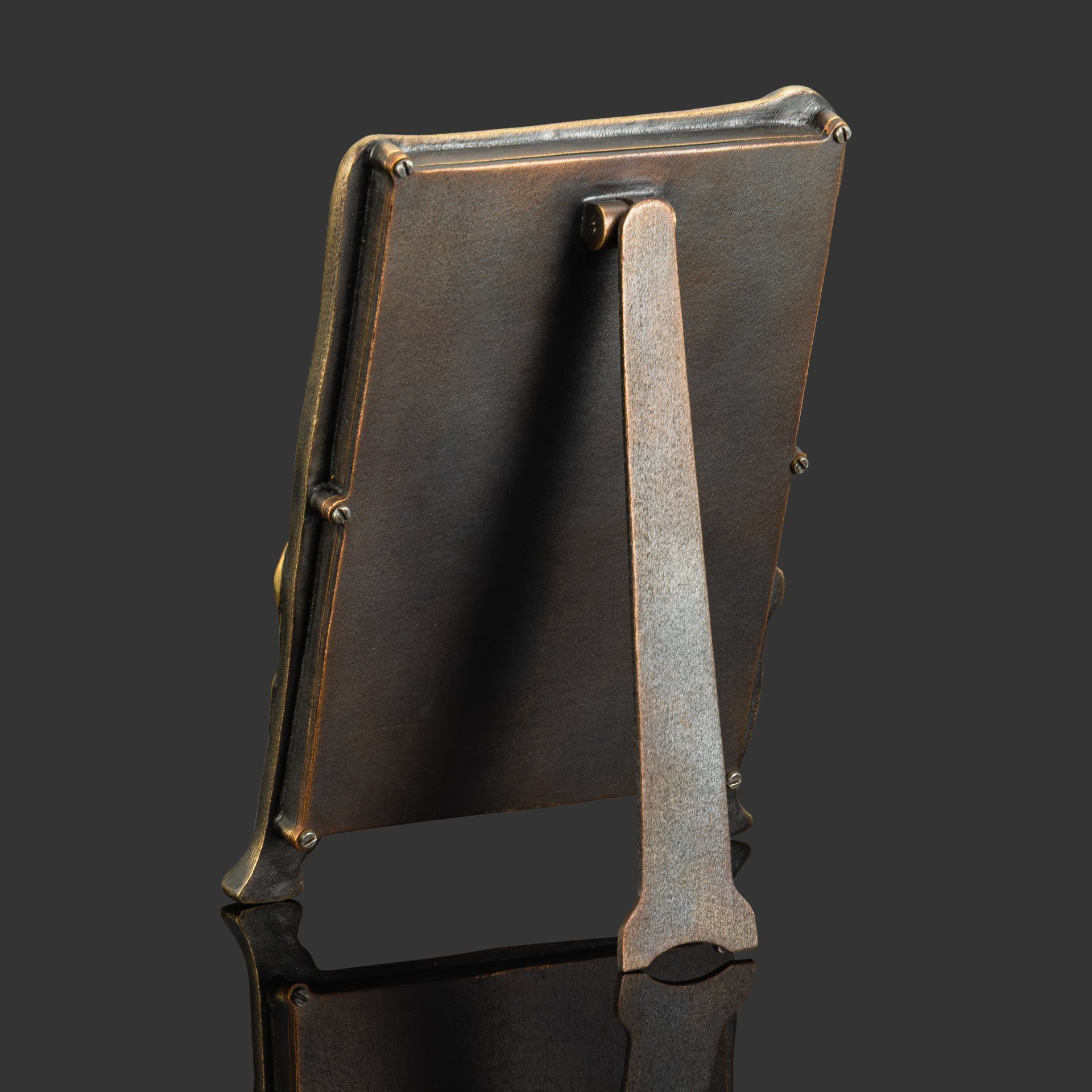 Маленькое французское зеркало с девушкой