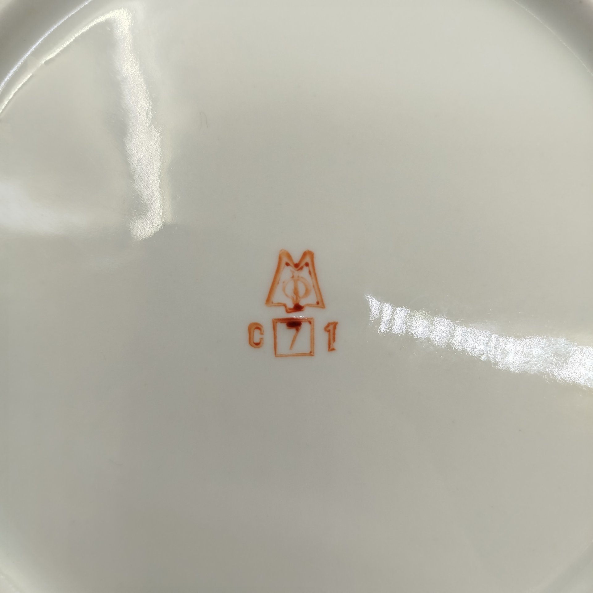 Набор из шести суповых тарелок с растительным декором, фарфор, деколь, золочение, Минский фарфорово-фаянсовый завод, СССР, 1968-1983 гг.