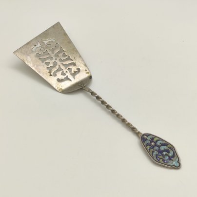 Лопатка сервировочная с прорезным декором