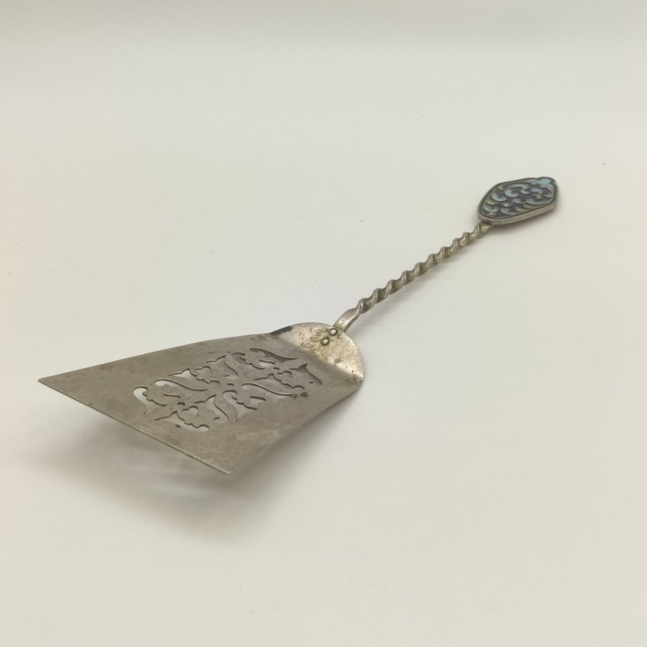 Лопатка сервировочная с прорезным декором