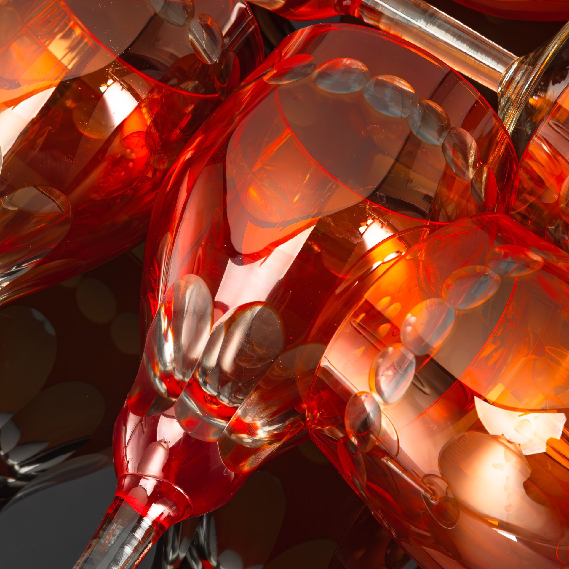 Набор из шести фужеров (бокалов) красного оттенка с декором в виде линз, завод "Красный май" (предположительно), цветное стекло, СССР, 1970-1990 гг.