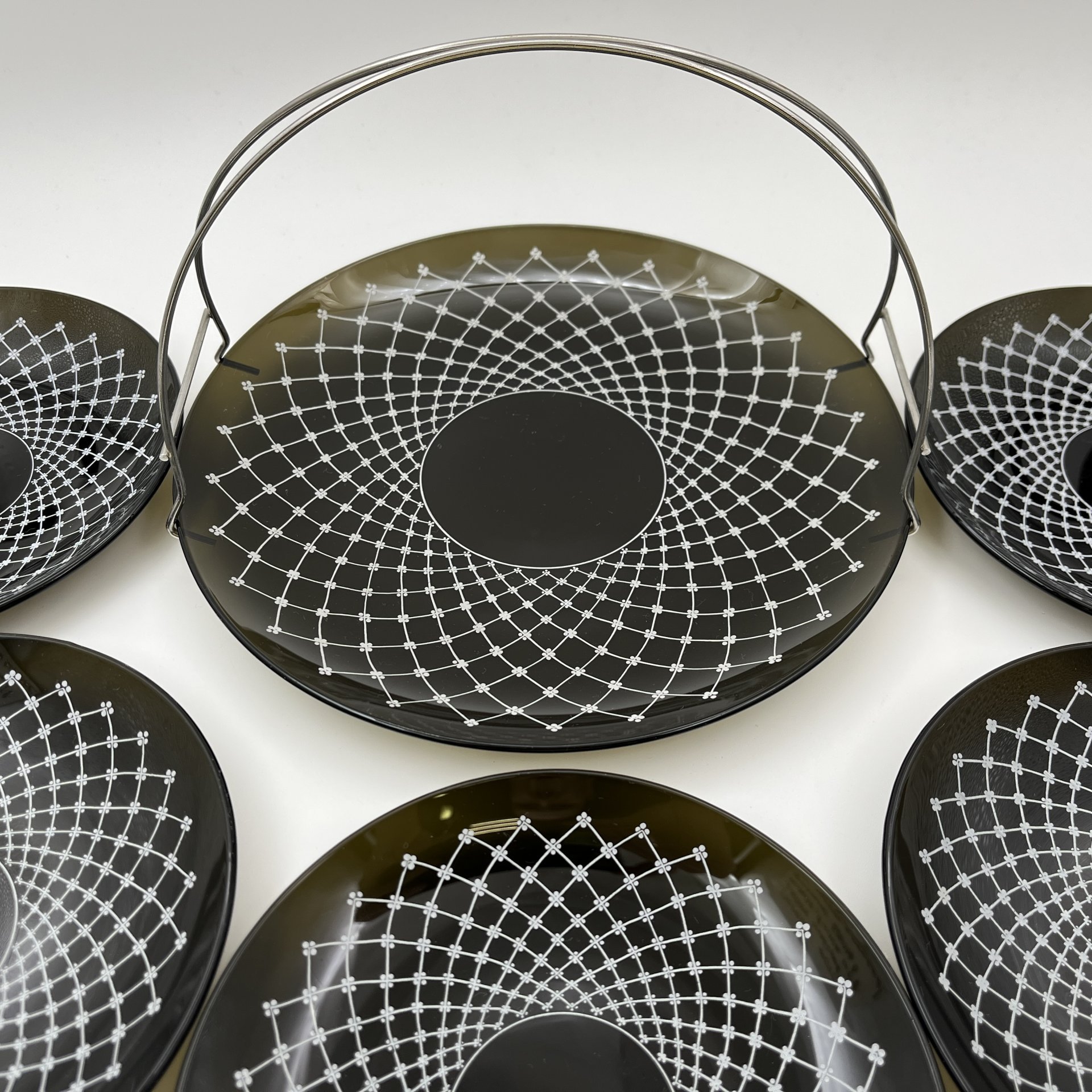 Набор для подачи десерта (вазочка и 5 тарелок) с цветочным декором, стекло, металл, Российская Федерация, 1995-2015 гг.