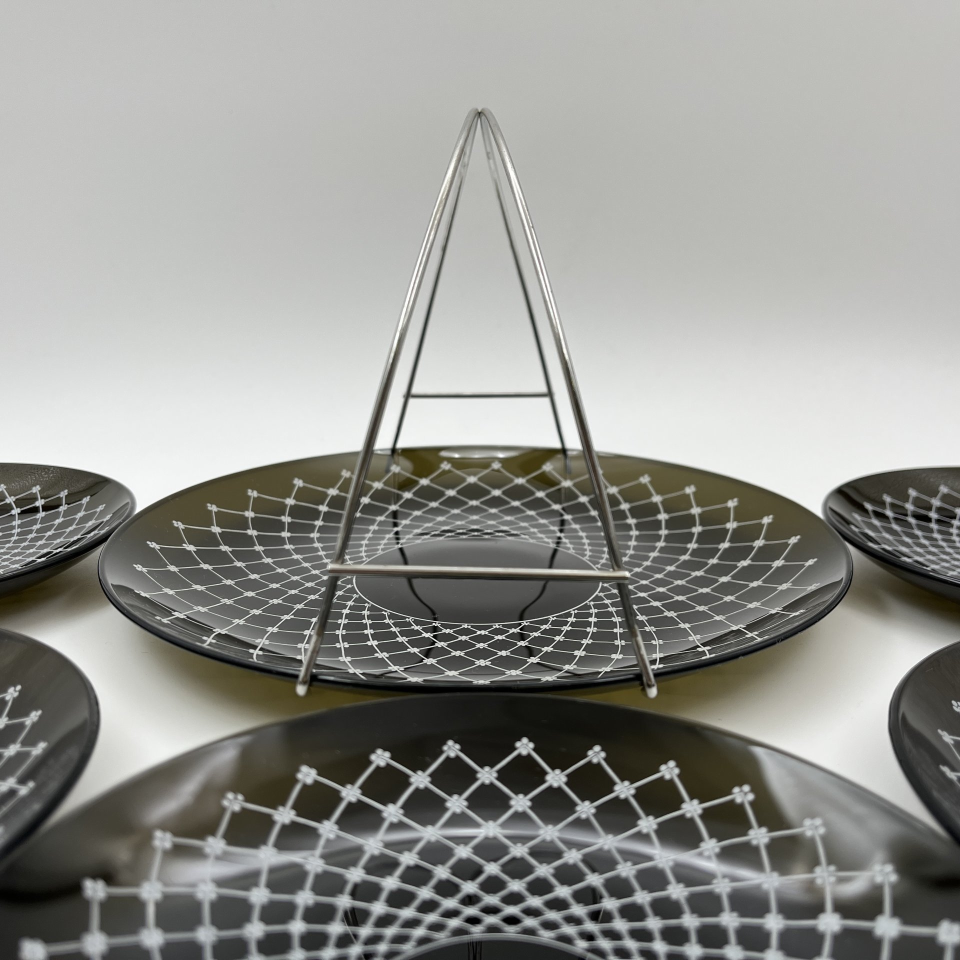 Набор для подачи десерта (вазочка и 5 тарелок) с цветочным декором, стекло, металл, Российская Федерация, 1995-2015 гг.