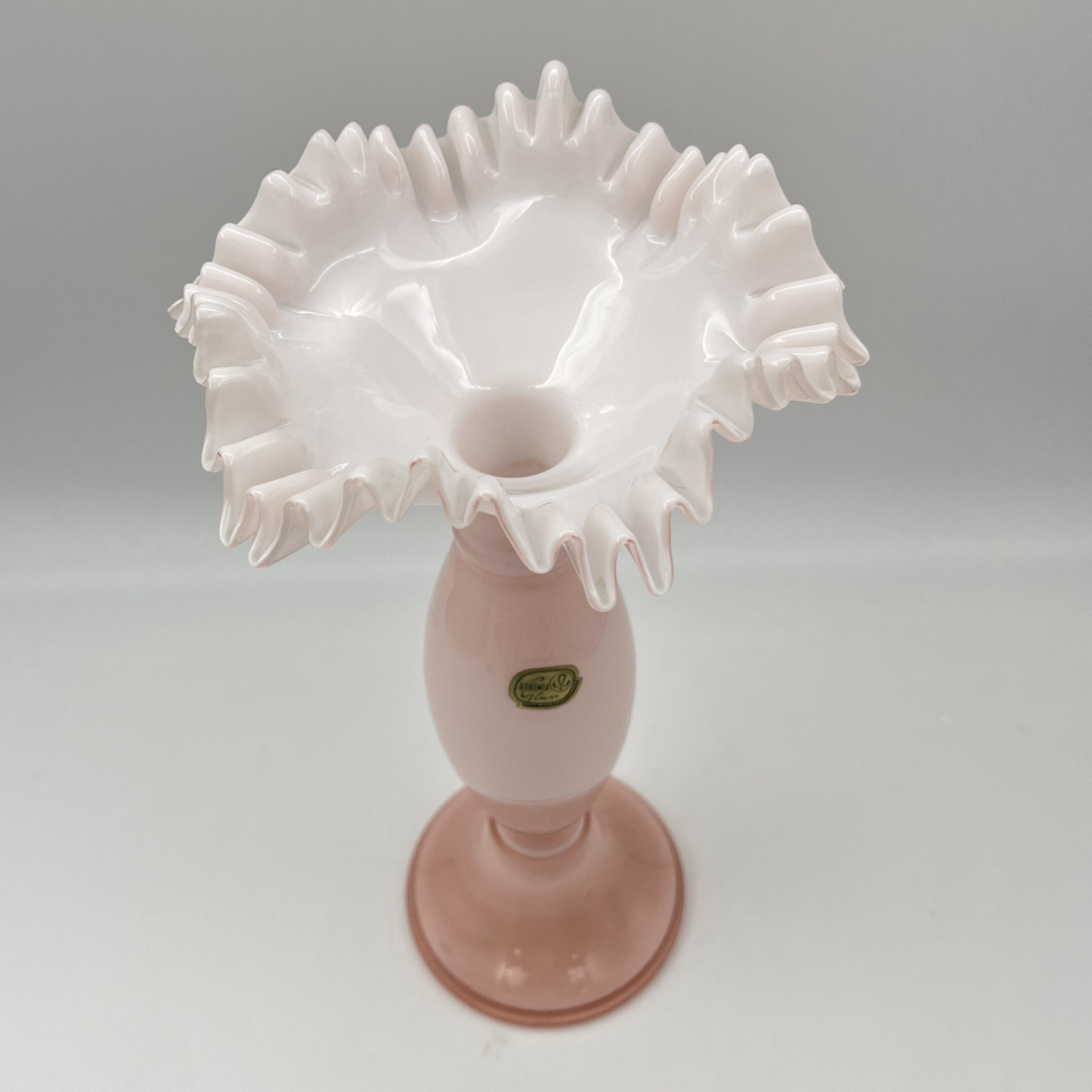 Ваза розового оттенка с фестончатым бортом, цветное стекло, Bohemia Crystal (Bohemia Glass), Чехословакия, 1970-1990 гг.