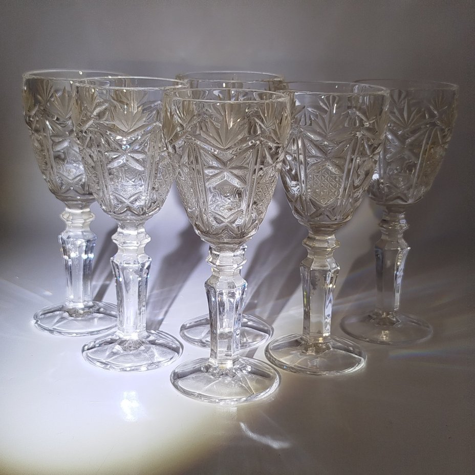 Набор из 6-ти рюмок с резным декором