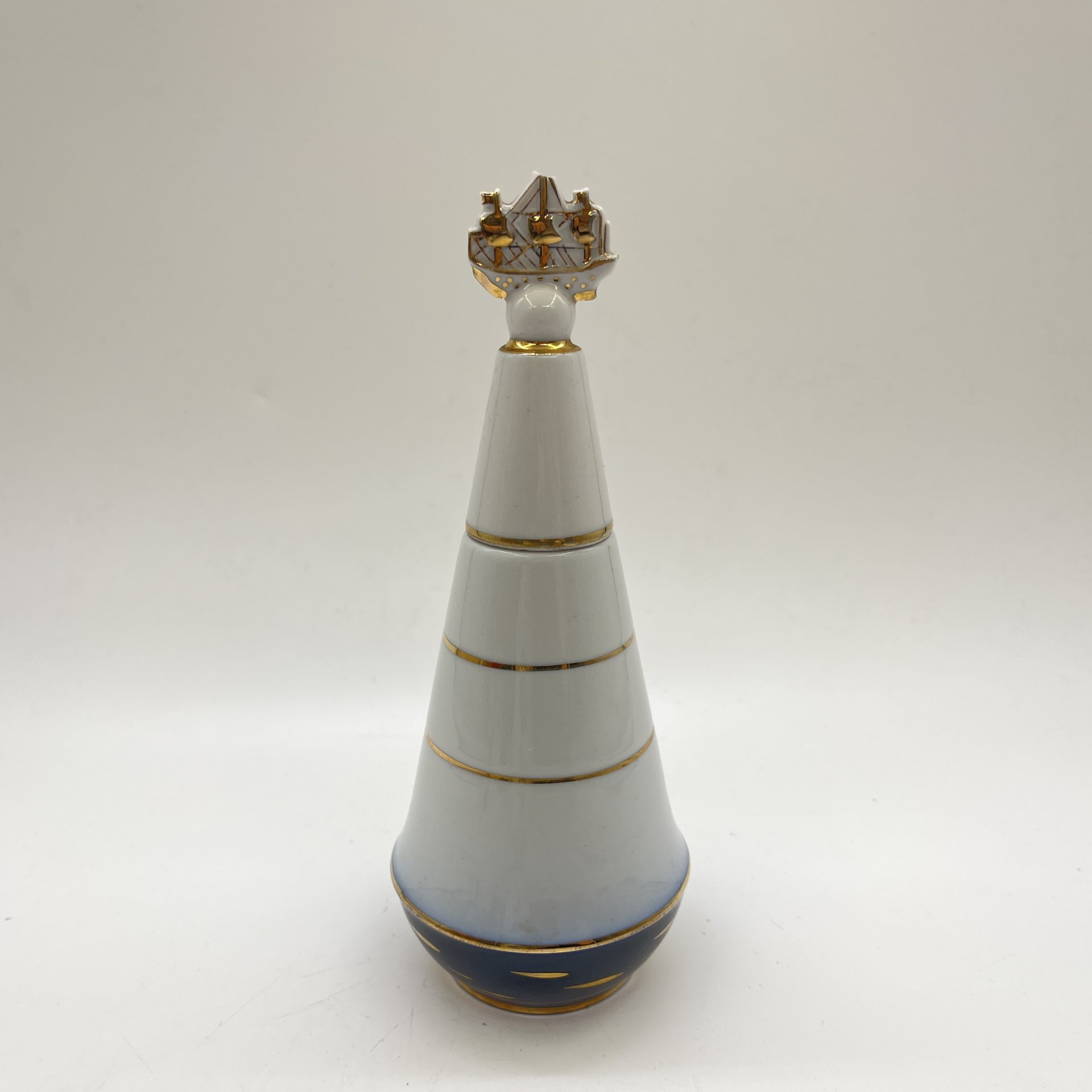 Штоф (графин) "Адмиралтейство" малый, фарфор, кобальт, золочение, Ленинградский фарфоровый завод (ЛФЗ), СССР, 1960-1970 гг.
