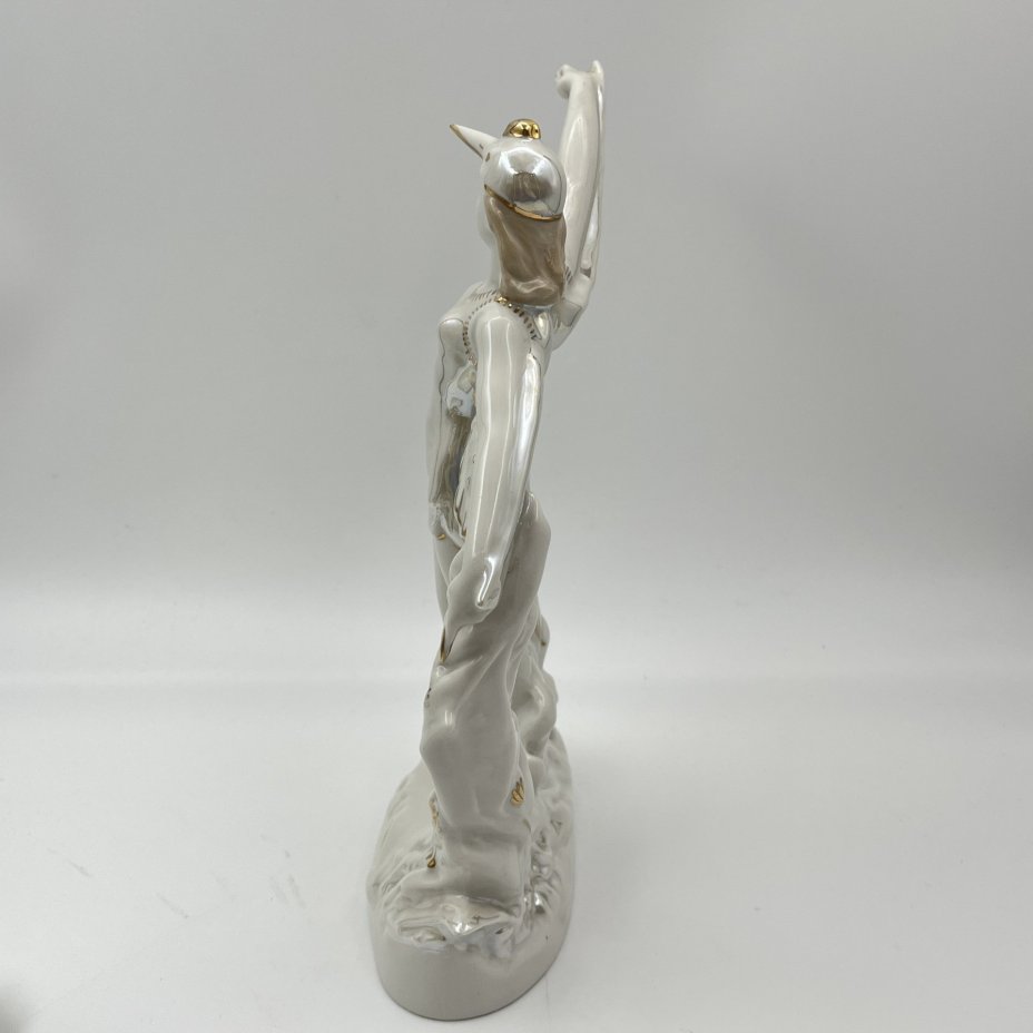 Статуэтка "Балерина в роли аиста", скульптор М.А. Интизарян, фарфор, роспись, люстр, золочение, Дмитровский фарфоровый завод (ДФЗ Вербилки), СССР, 1954-1965 гг.