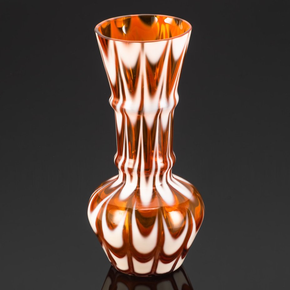 Ваза, стекло, сульфидно-цинковое, гутная техника, Стекольный завод «Красный май», СССР, 1960-1980 гг.