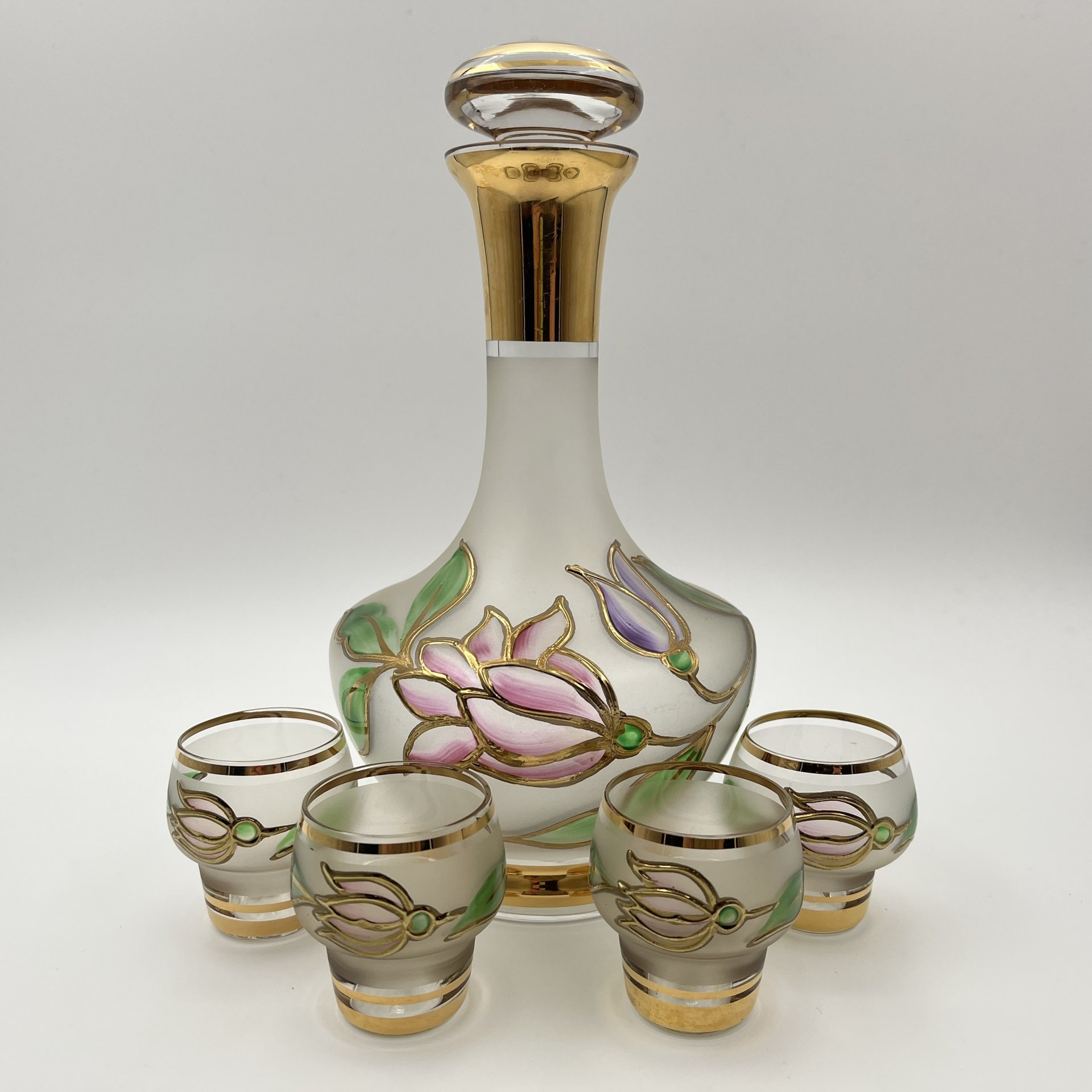Набор для подачи крепких напитков на 4 персоны с цвекточным декором, стекло, роспись, золочение, Чехословакия, 1970-1990 гг.
