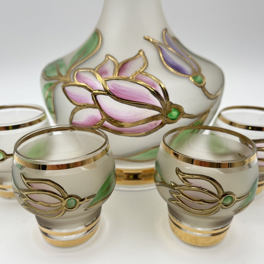 Набор для подачи крепких напитков на 4 персоны с цвекточным декором, стекло, роспись, золочение, Чехословакия, 1970-1990 гг.