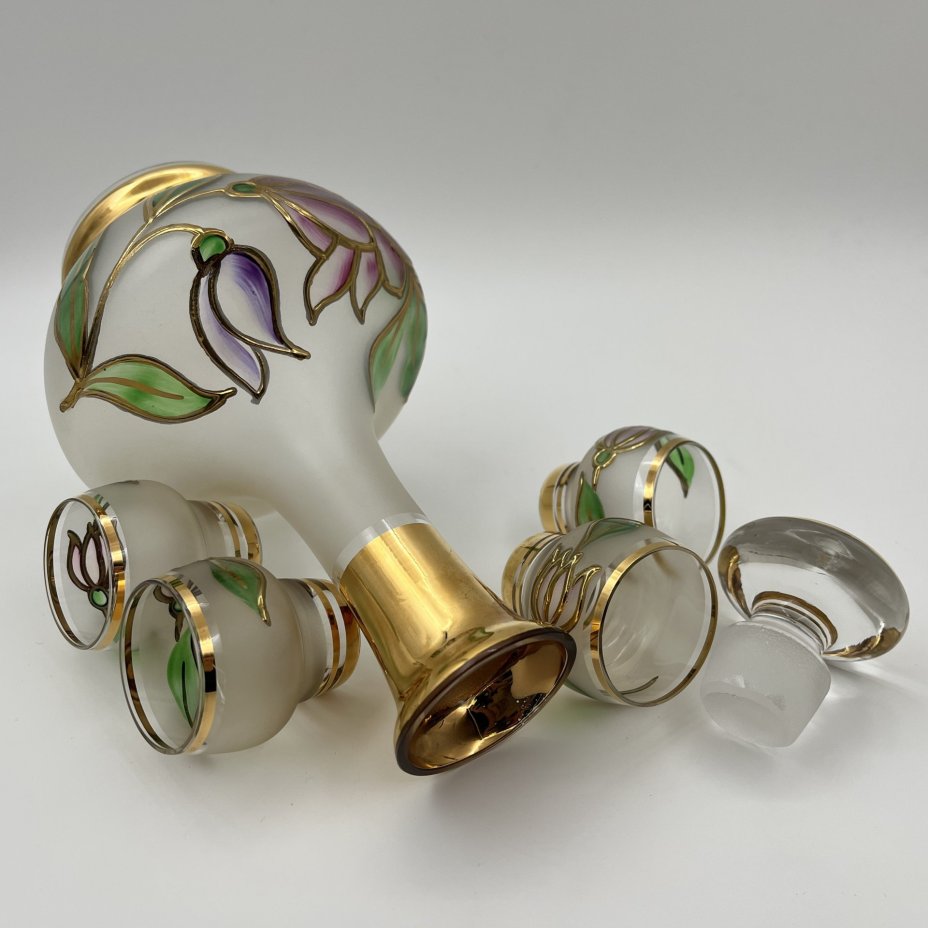 Набор для подачи крепких напитков на 4 персоны с цвекточным декором, стекло, роспись, золочение, Чехословакия, 1970-1990 гг.