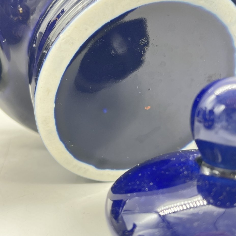 Чайник фигурный из сервиза "Новгородский" ("Декоративный", "Новгород"), автор В. В. Смоляр, фарфор, крытьё кобальтом, Бронницкий завод фарфоровых изделий «Возрождение», СССР, 1971-1981 гг.