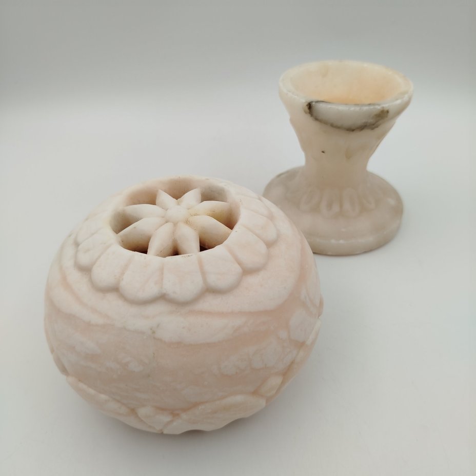 Подсвечник (корпус для лампы, ночника) шарообразной формы с рельефным декором, натуральный камень, резьба