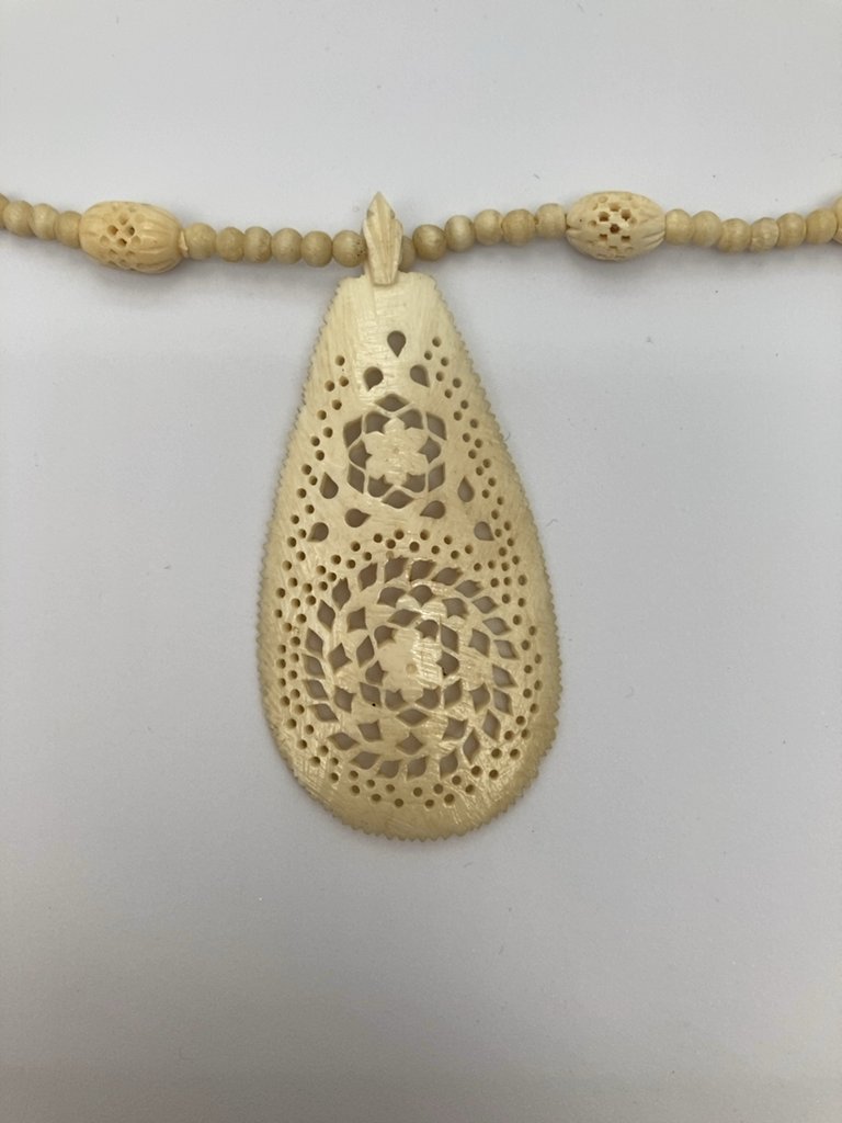Бусы винтажные с кулоном