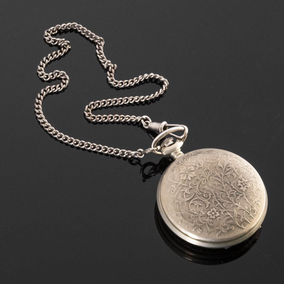 Часы карманные  "Молния", украшенные сюжетом "Три грации", Челябинский часовой завод «Молния»