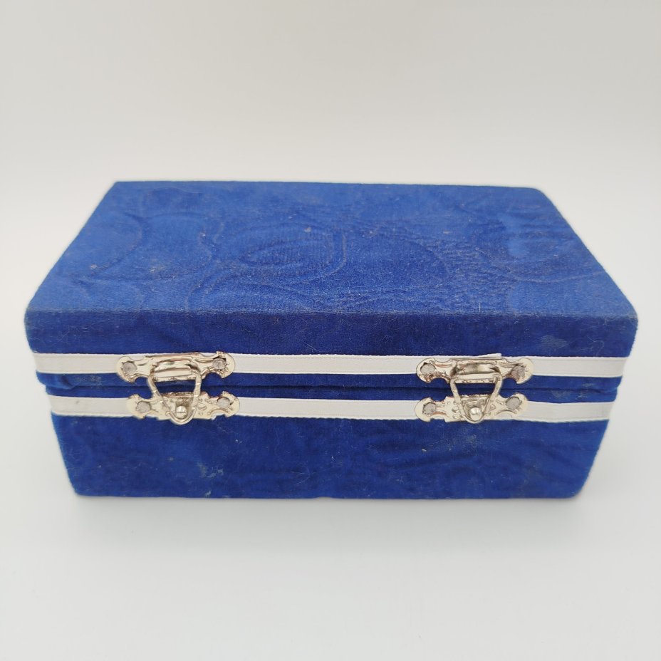 Пара рюмок в кофре