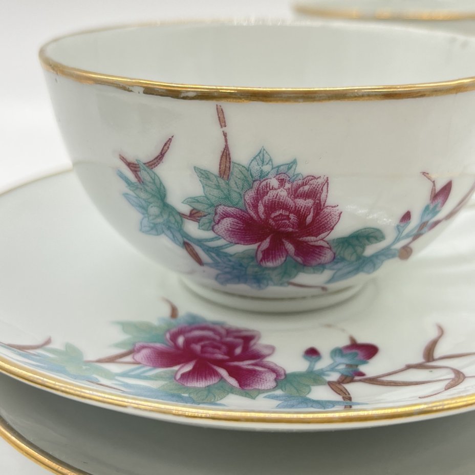 Набор из 2  чайных пар и 2 блюдец с цветочным декором, фарфор, деколь, золочение, Китай, 1970-1980 гг.
