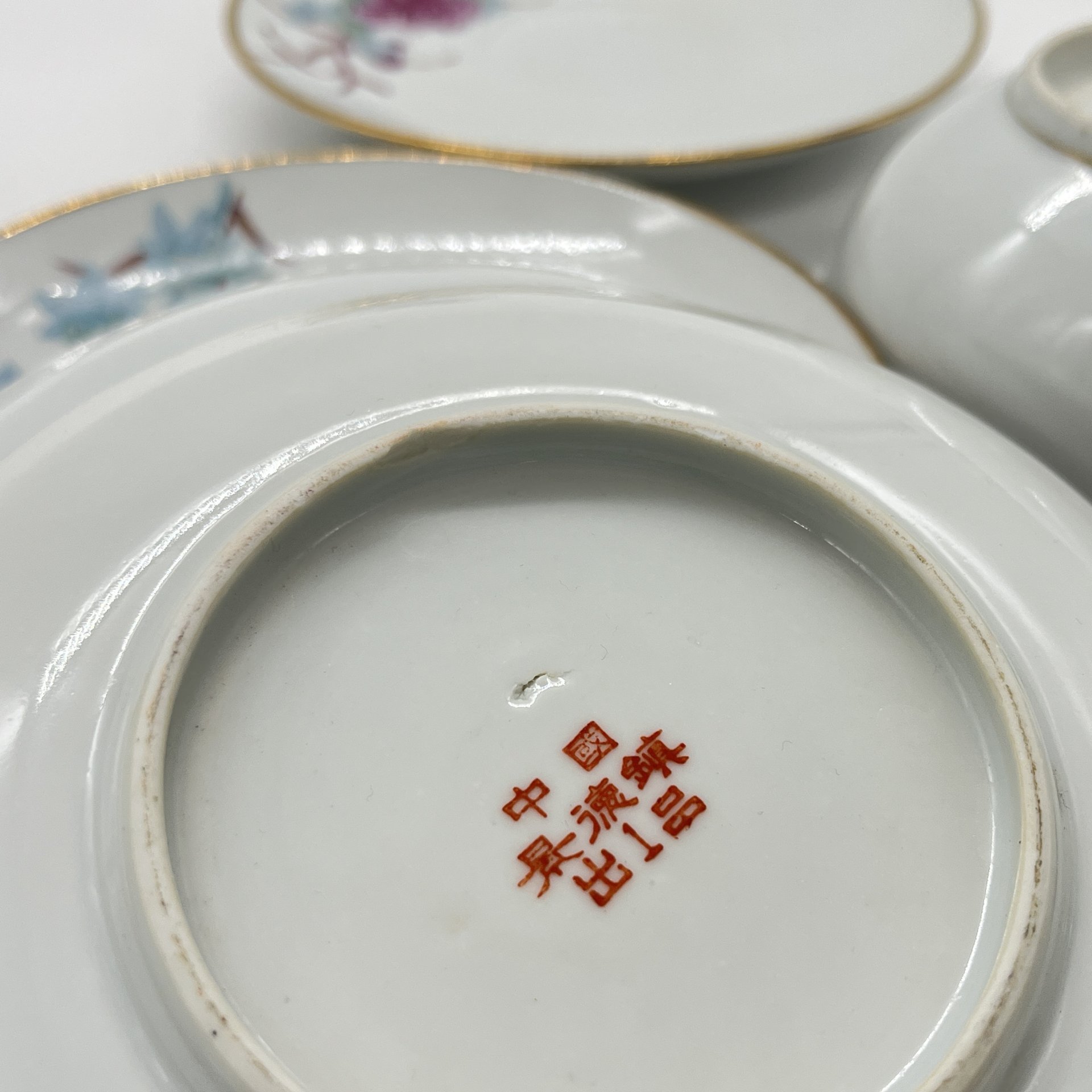 Набор из 2  чайных пар и 2 блюдец с цветочным декором, фарфор, деколь, золочение, Китай, 1970-1980 гг.