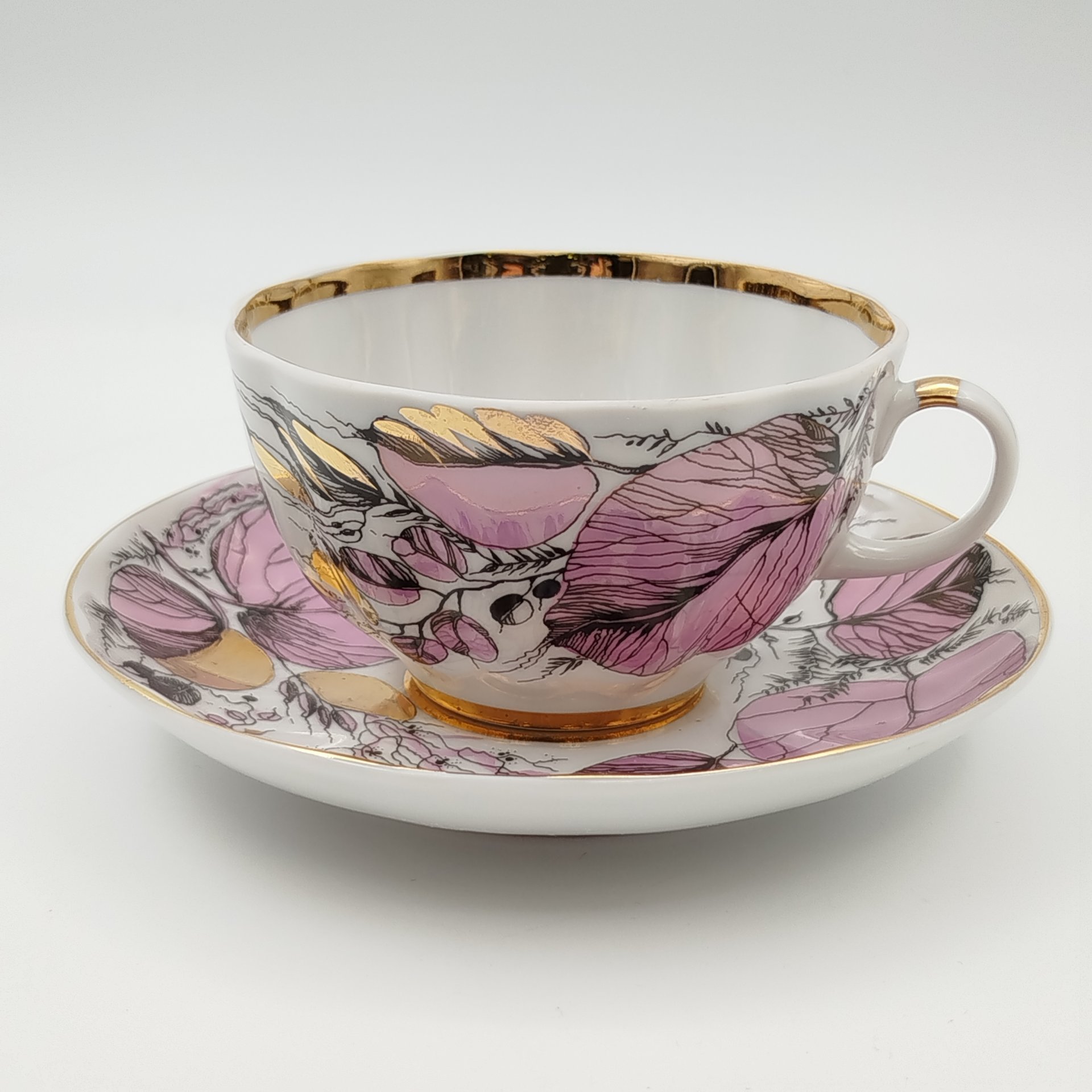 Чайная пара "Мой сад" в розовом оттенке, (из серии "Времена года"), форма "Тюльпан", автор формы С.Е. Яковлева, автор росписи Н.П. Славина