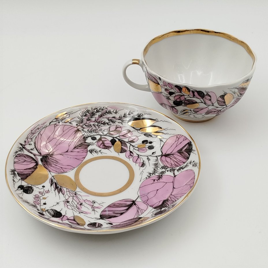 Чайная пара "Мой сад" в розовом оттенке, (из серии "Времена года"), форма "Тюльпан", автор формы С.Е. Яковлева, автор росписи Н.П. Славина