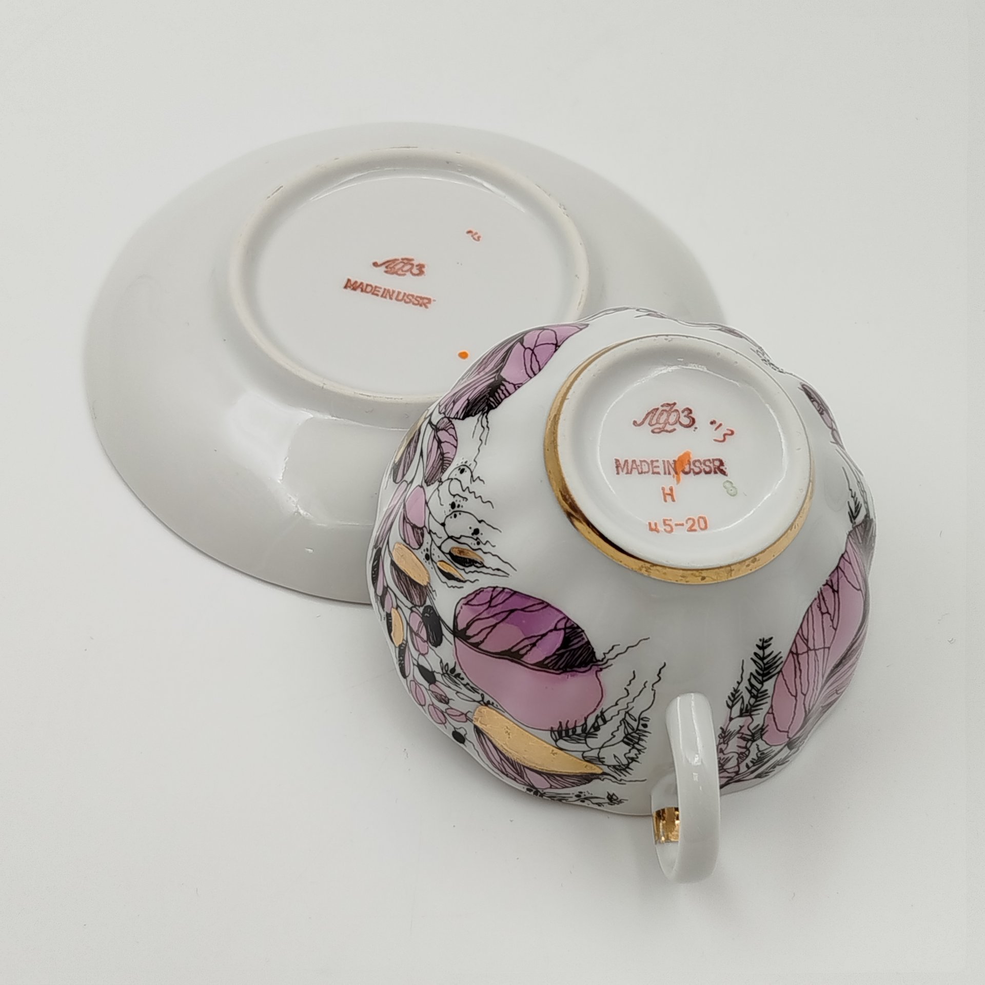 Чайная пара "Мой сад" в розовом оттенке, (из серии "Времена года"), форма "Тюльпан", автор формы С.Е. Яковлева, автор росписи Н.П. Славина