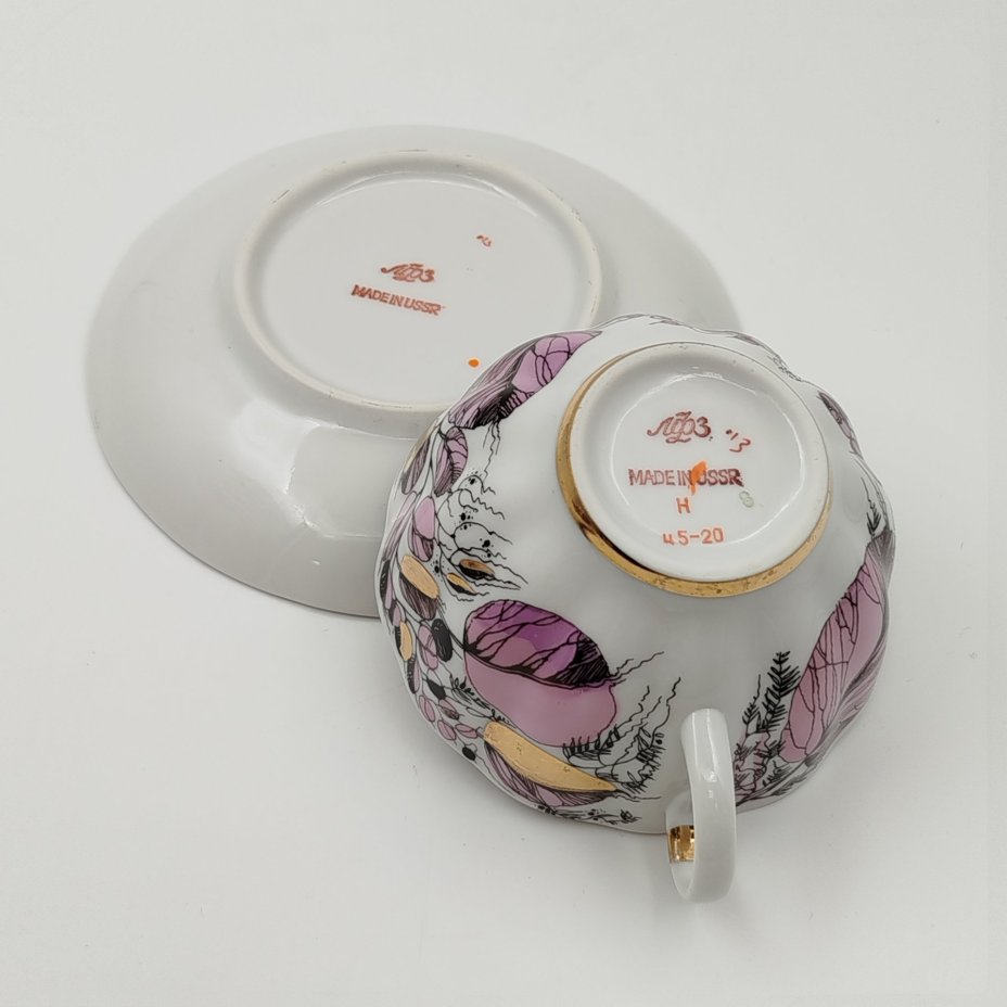 Чайная пара "Мой сад" в розовом оттенке, (из серии "Времена года"), форма "Тюльпан", автор формы С.Е. Яковлева, автор росписи Н.П. Славина