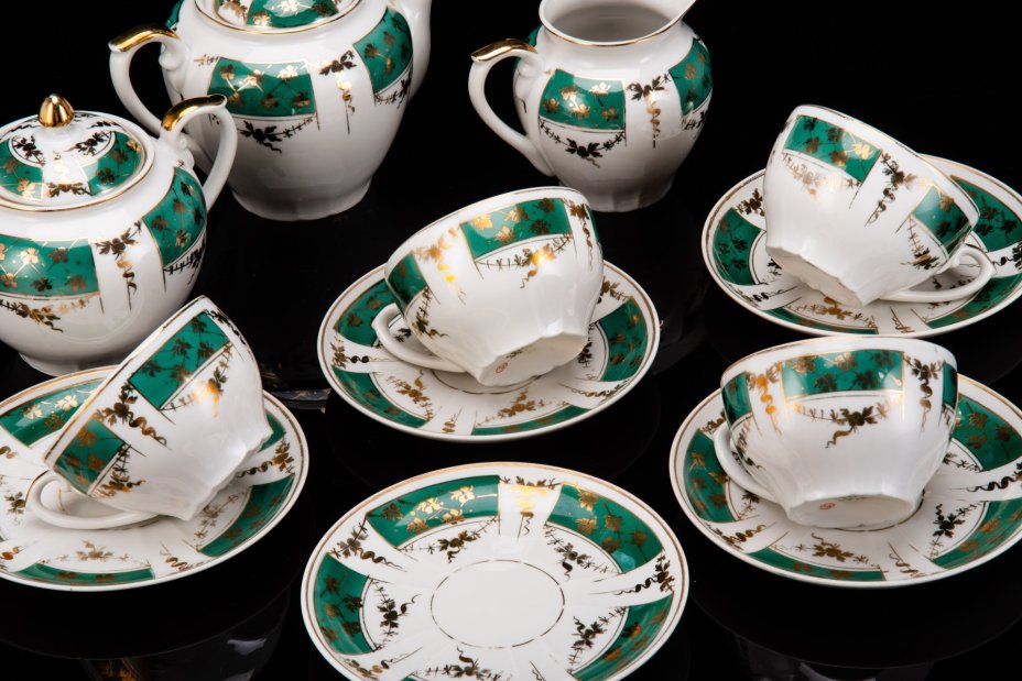 Чайный сервиз на 4 персоны "Золотая вязь" на изумрудном оттенке, фарфор, крытье, золочение, Барановский фарфоровый завод, СССР, 1950-1960 гг.