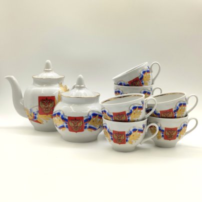 Сервиз чайный "С Юбилеем!" на 6 персон (14 предметов), украшенный Государственной символикой Российской Федерации, фарфор, деколь, золочение, картон, Дулевский фарфоровый завод (Дулёво), Российская Федерация, 1991-2012 гг.