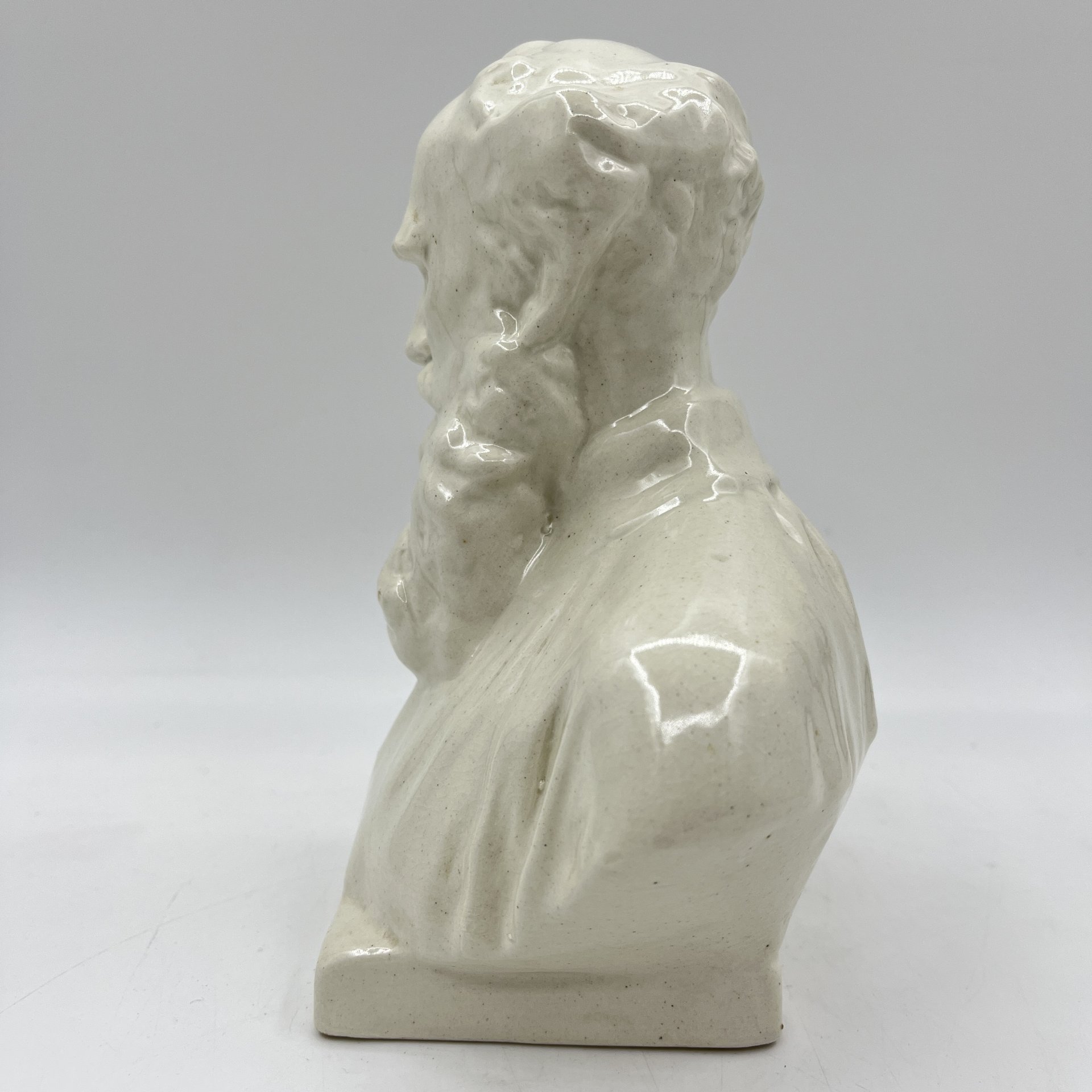 Бюст "Л.Н. Толстой", скульптор В.И. Сычев, завод "Кислотоупор", г. Щекино