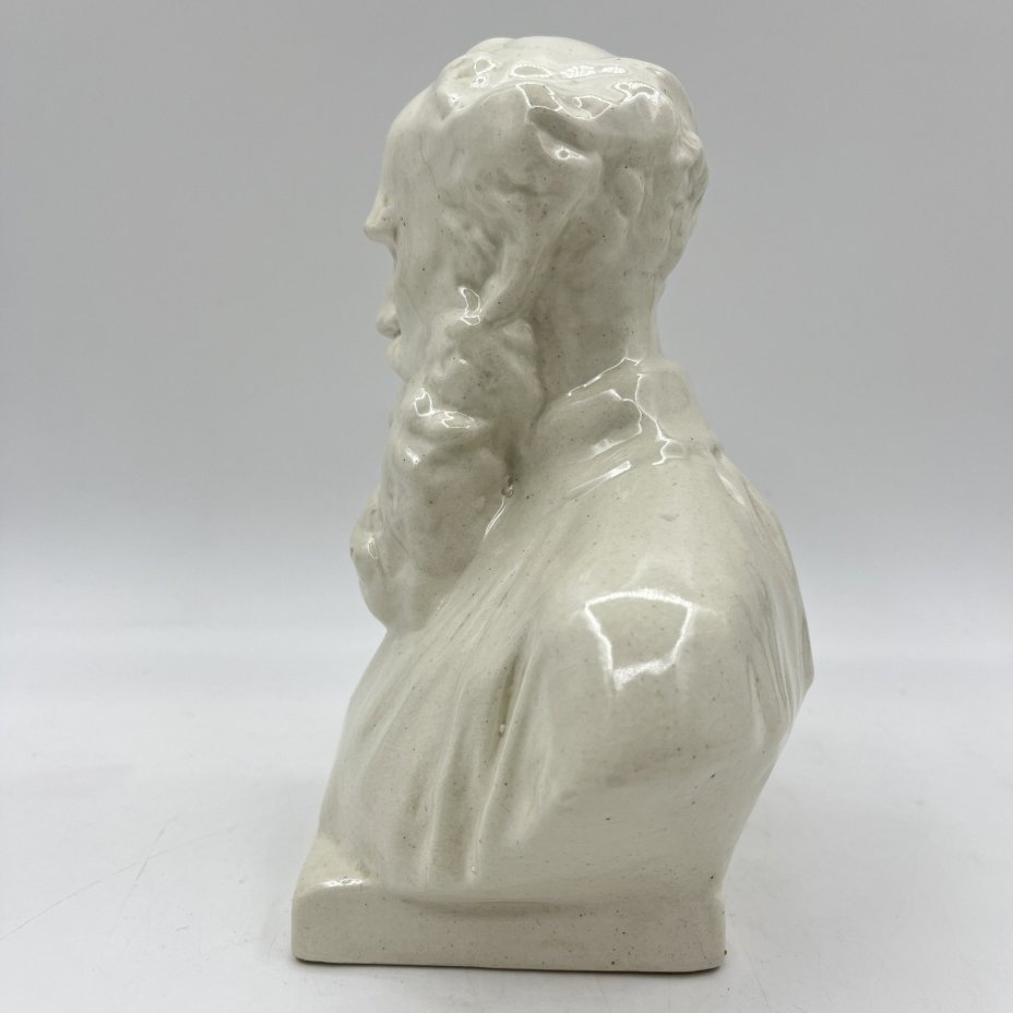 Бюст "Л.Н. Толстой", скульптор В.И. Сычев, завод "Кислотоупор", г. Щекино