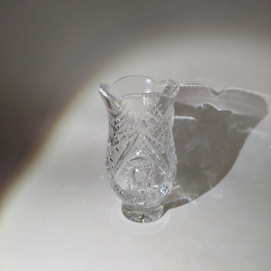 Миниатюрная ваза с резным декором, хрусталь, гранение, СССР, 1970-1990 гг.