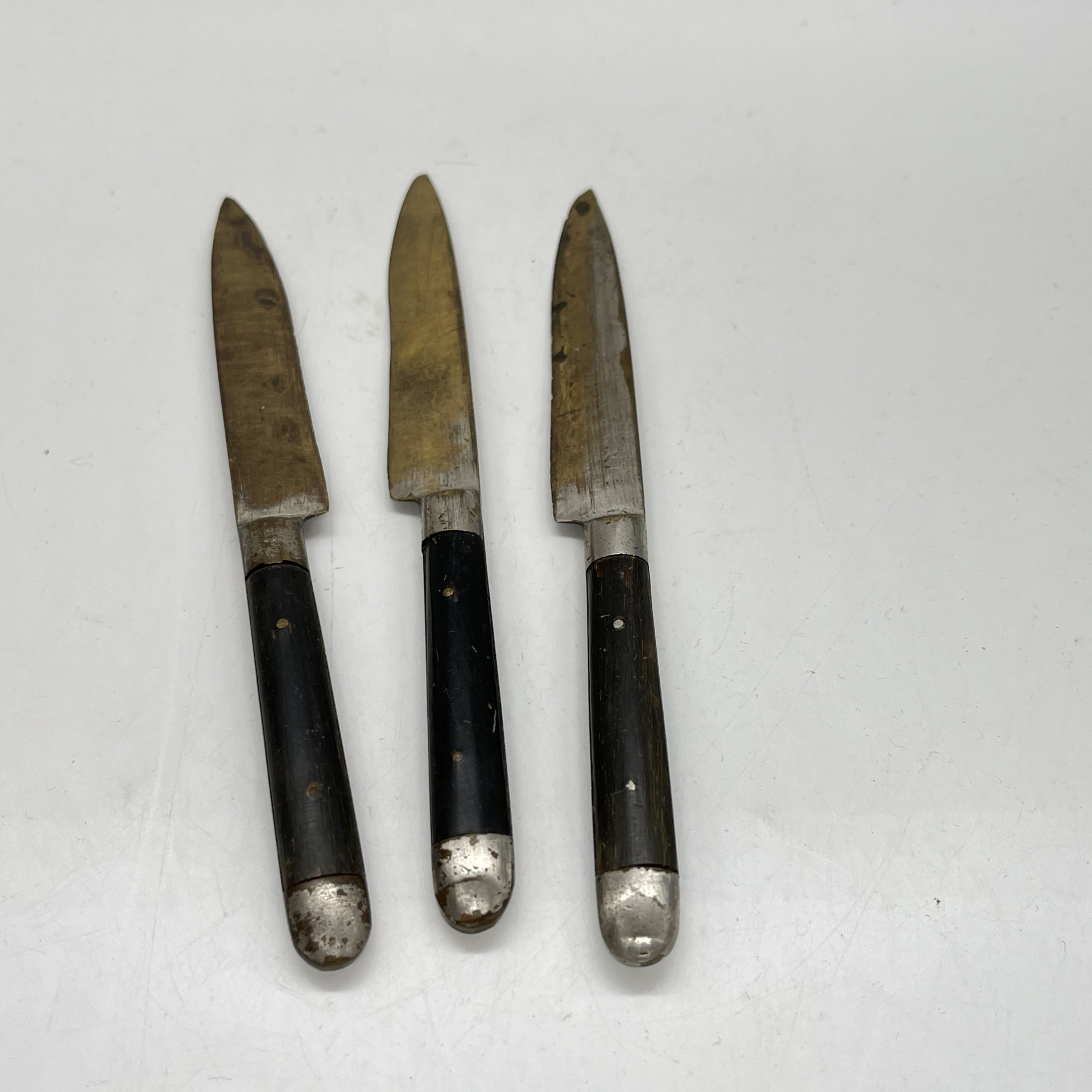 Набор из 3 фруктовых ножей с деревянными рукоятями, латунь, серебрение, дерево, Германия, 1910-1930 гг.